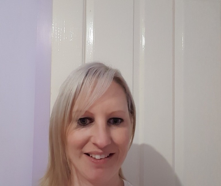 Une charmante et belle coquine à dosposition