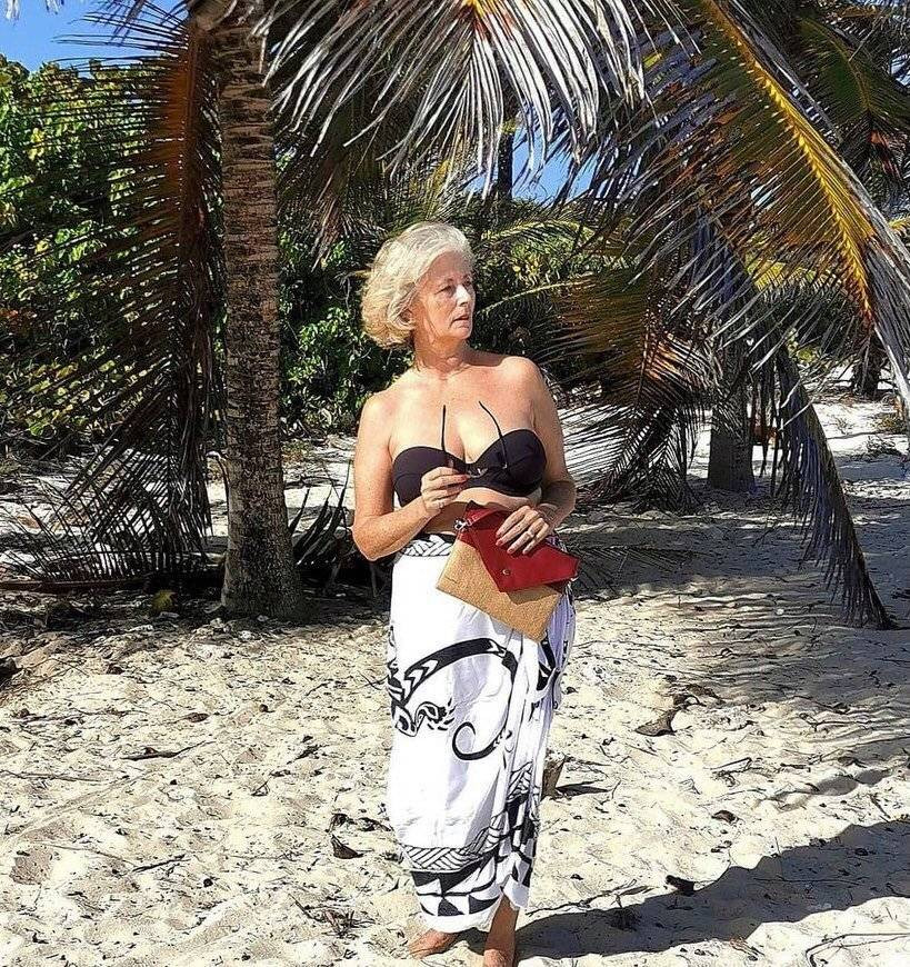 La cougar coquine à votre disposition