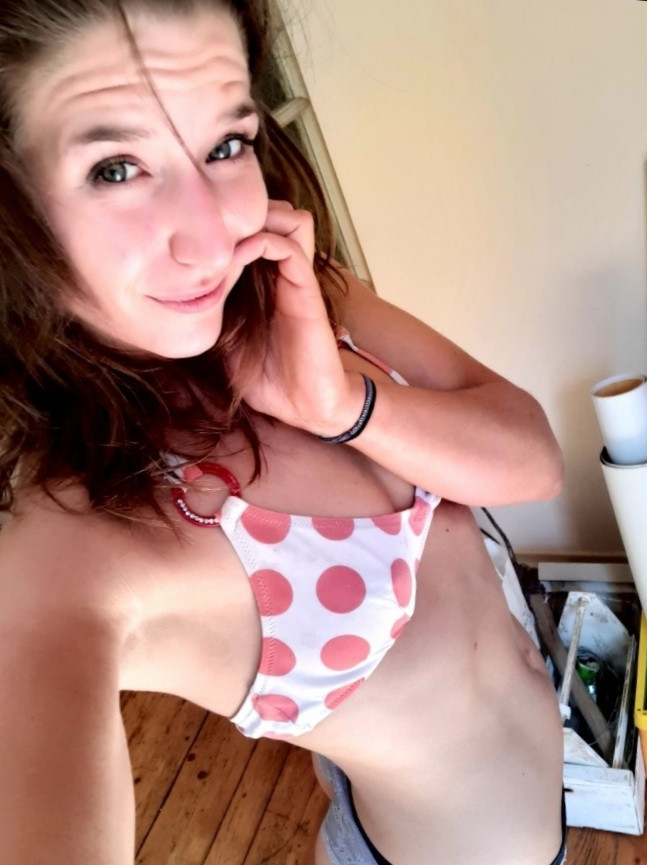 Une petite mignonne chaudasse et sexy