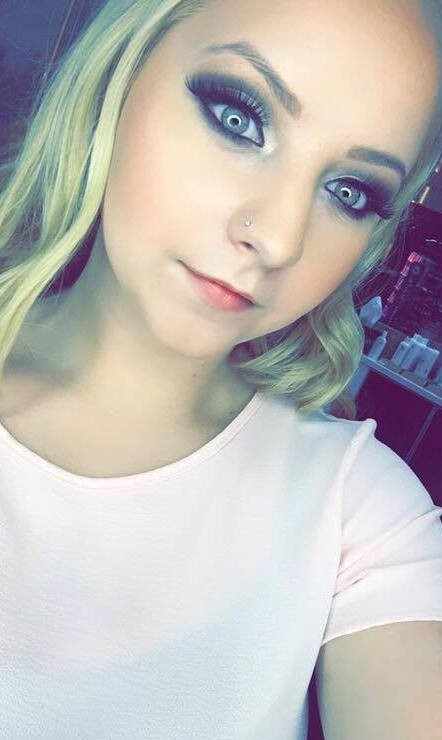 Je suis une nana chaude suedoise