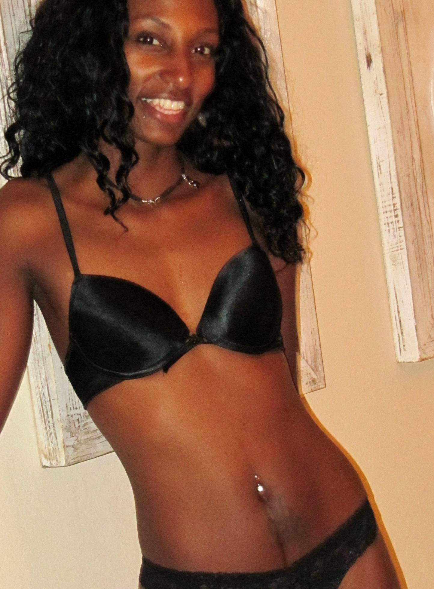 Une black chaude et salope coquine